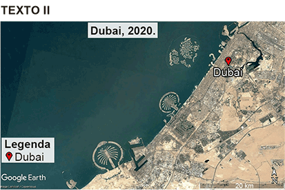 TEXTO II. Imagem de satélite da mesma região costeira de Dubai, mas no ano de 2020. É visível uma drástica alteração na paisagem litorânea, com a presença de enormes ilhas artificiais construídas sobre o mar (como as Palm Islands em formato de palmeira e o arquipélago The World), expandindo significativamente o território para dentro do oceano.